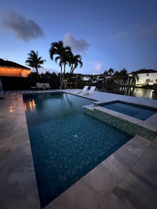 Lovers Cove Tamiami ภายนอก รูปภาพ