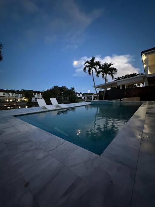 Lovers Cove Tamiami ภายนอก รูปภาพ